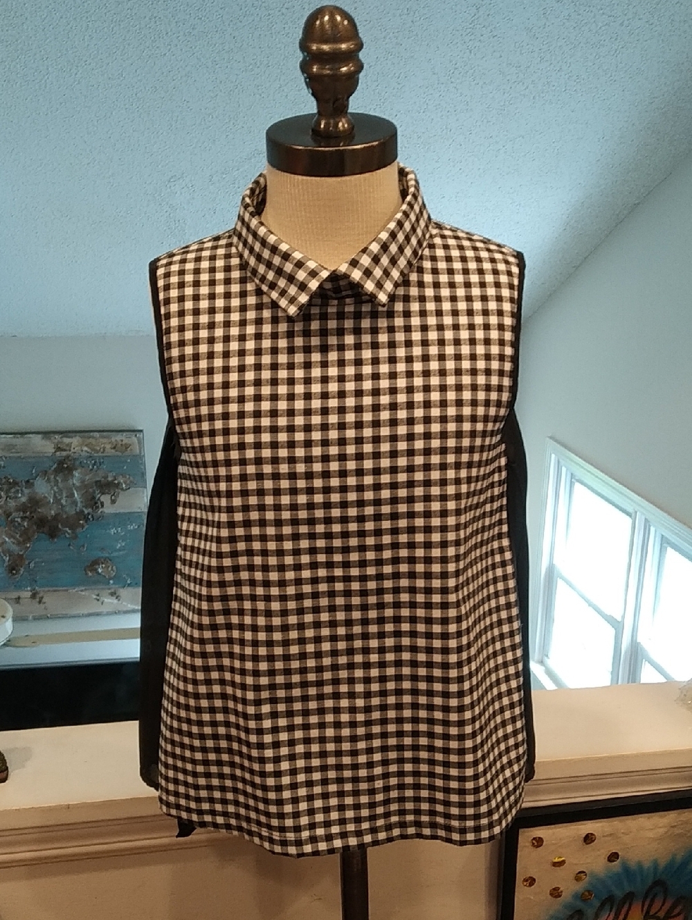 Black & White Gingham Sleeveless Collared Top
